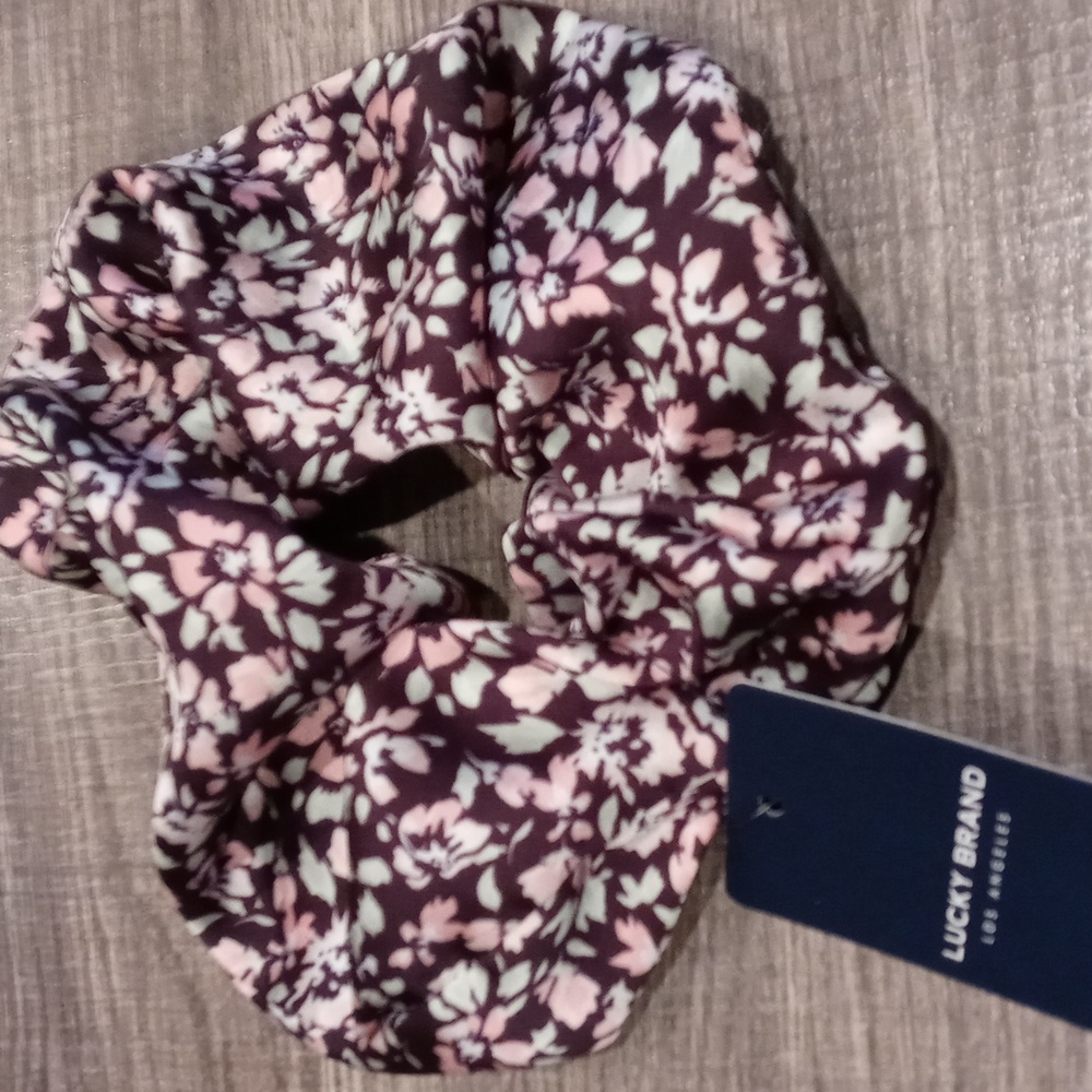 Lucky Oversized scrunchie